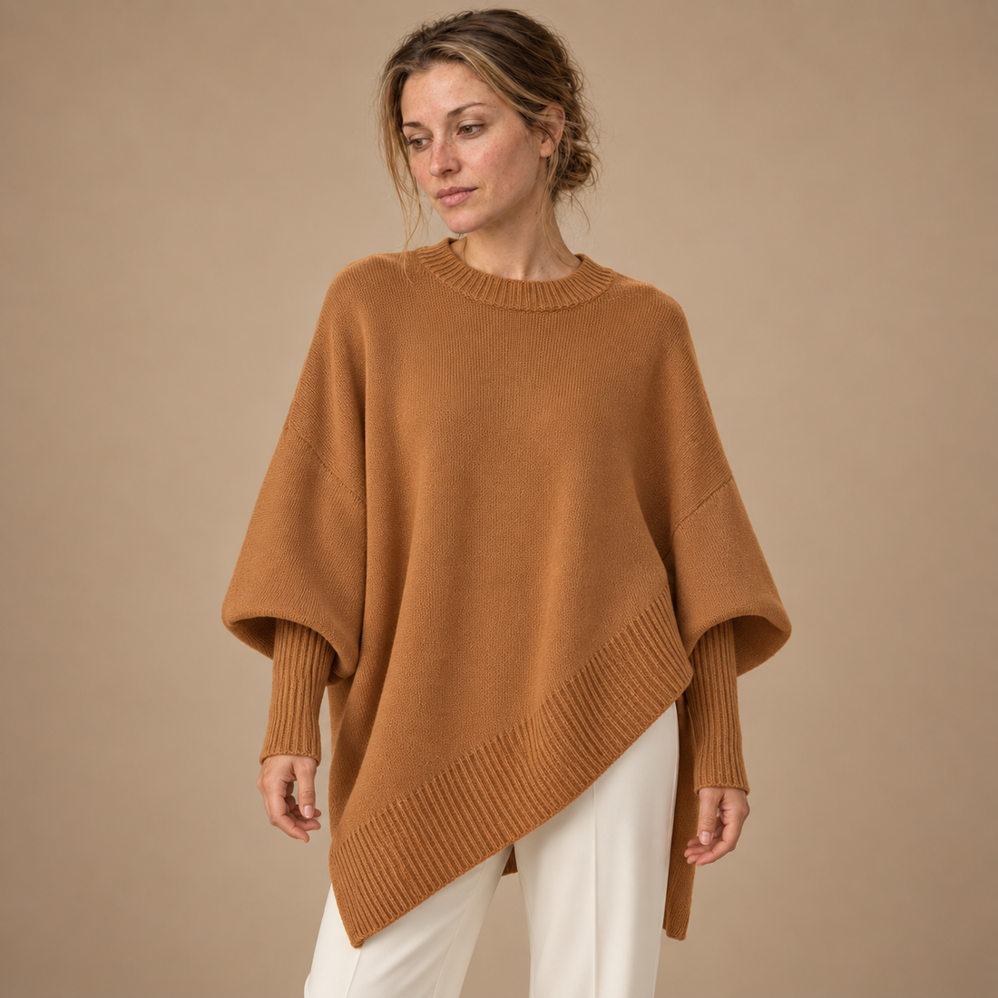 Oversized sweater til dame med asymmetrisk kant