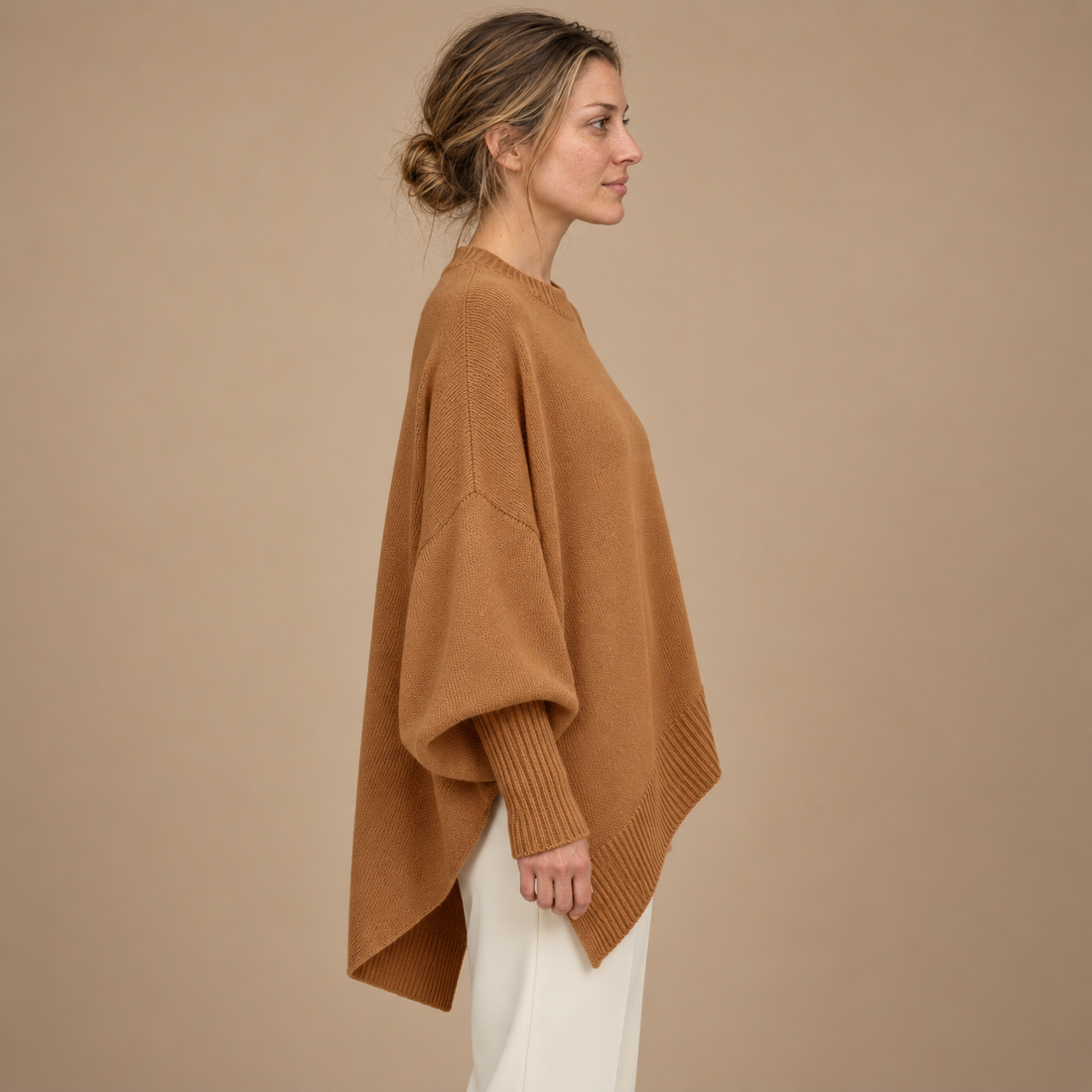 Oversized sweater til dame med asymmetrisk kant