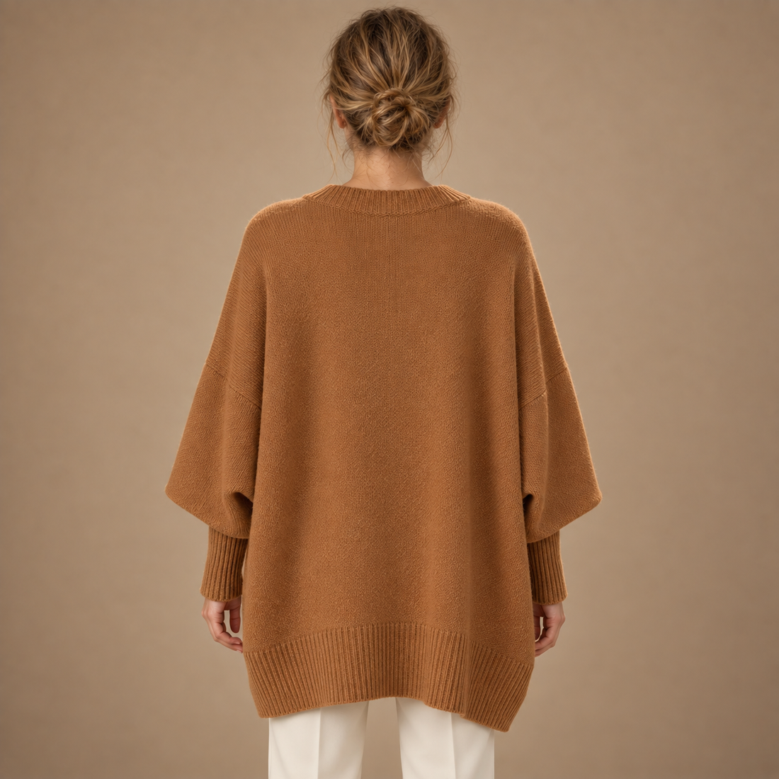 Oversized sweater til dame med asymmetrisk kant