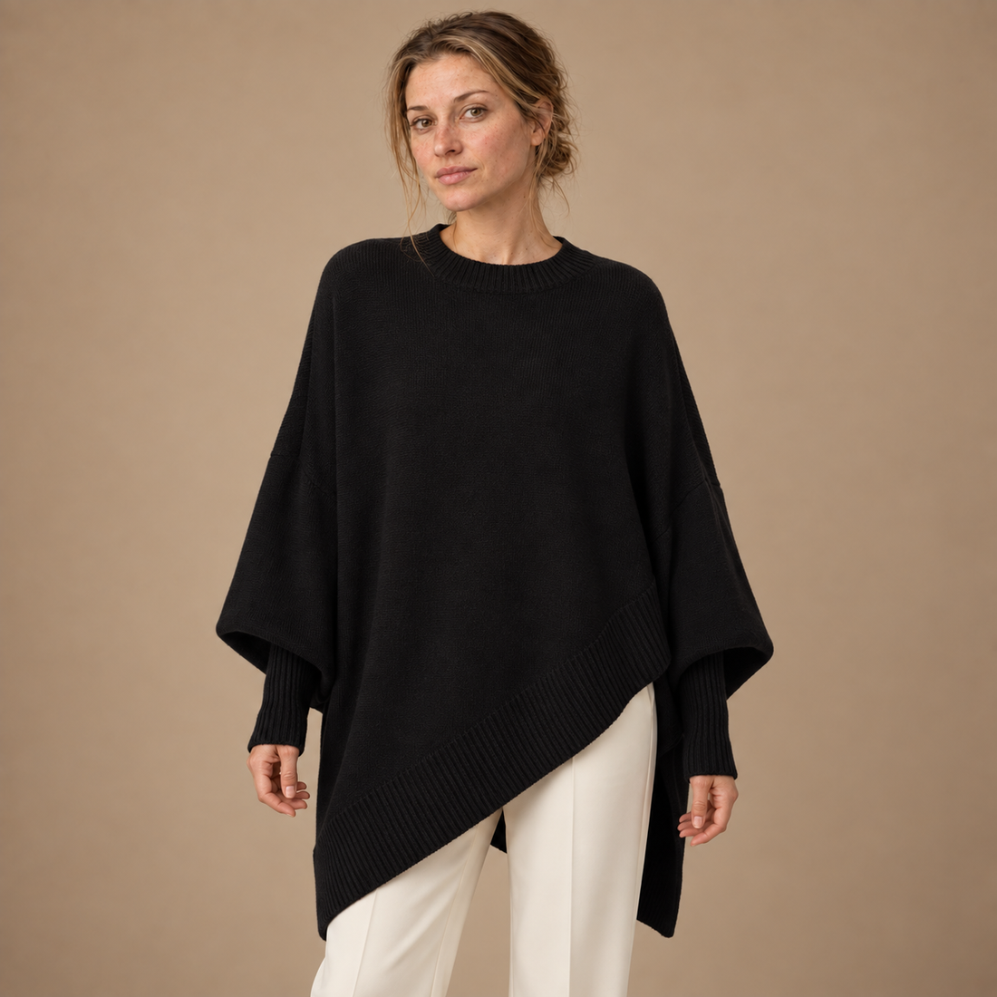 Oversized sweater til dame med asymmetrisk kant