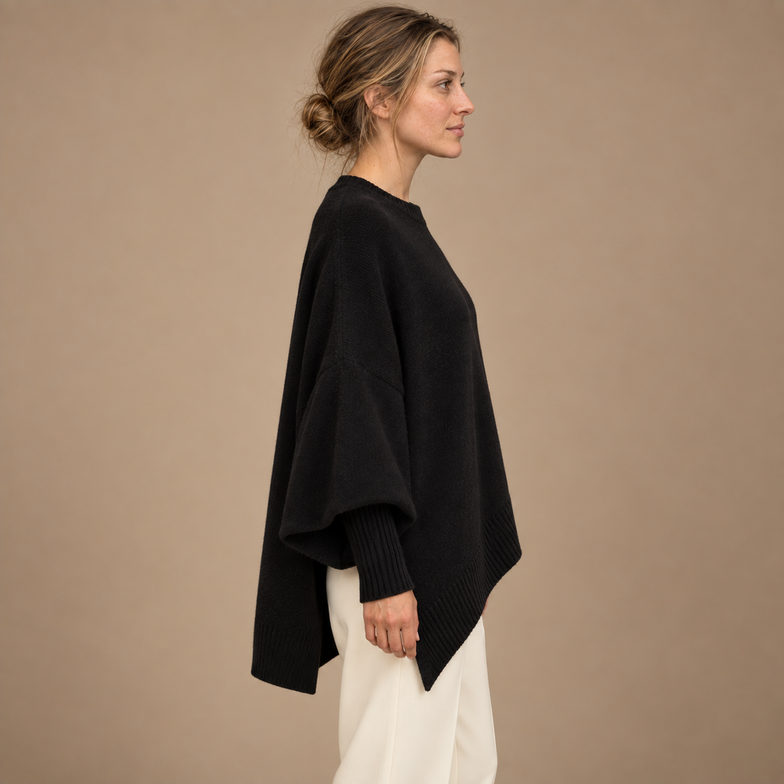 Oversized sweater til dame med asymmetrisk kant