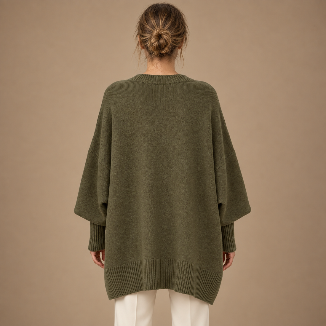 Oversized sweater til dame med asymmetrisk kant