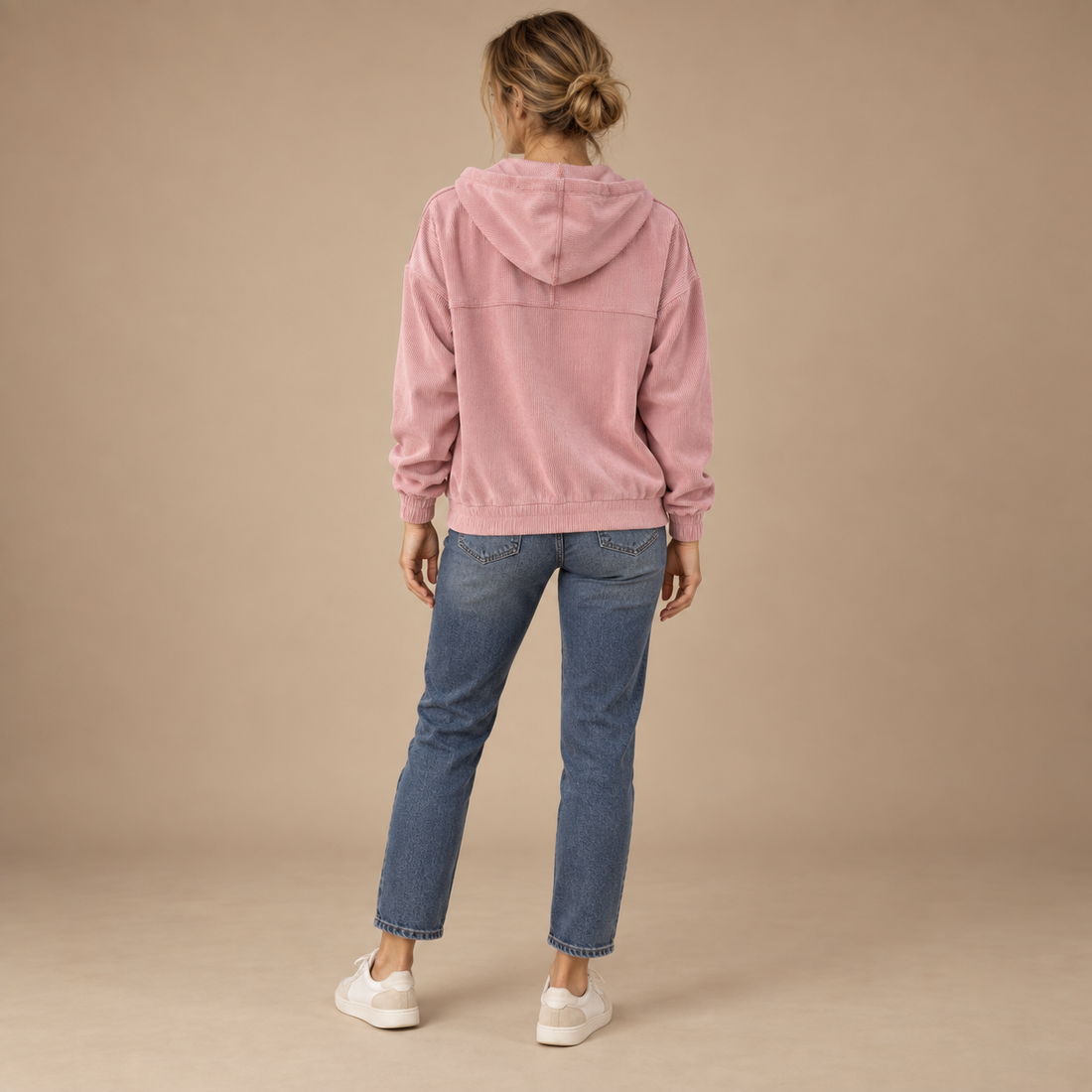 Hoodie til dame med bredt snit