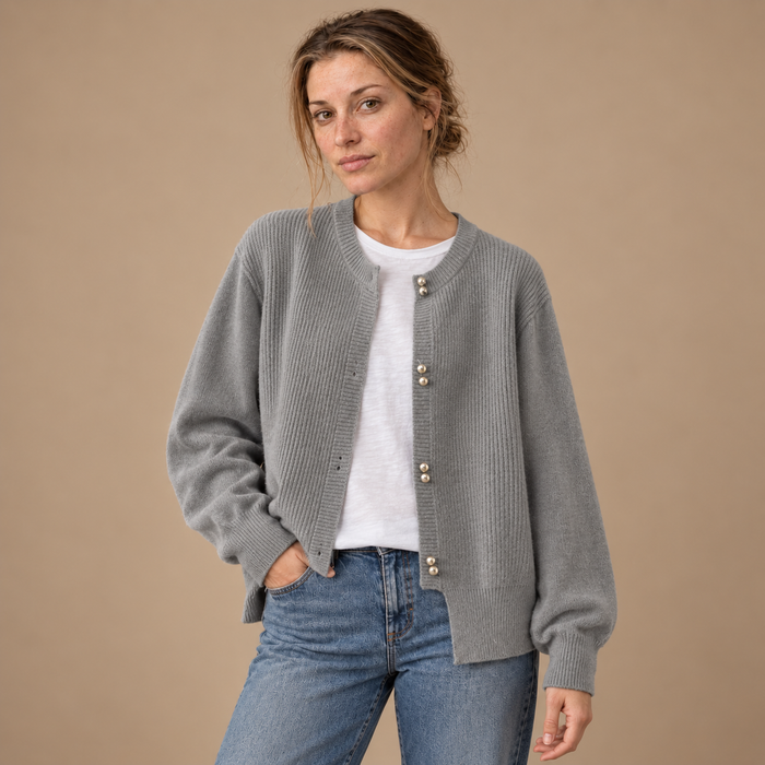 Damecardigan med rund hals og knapper