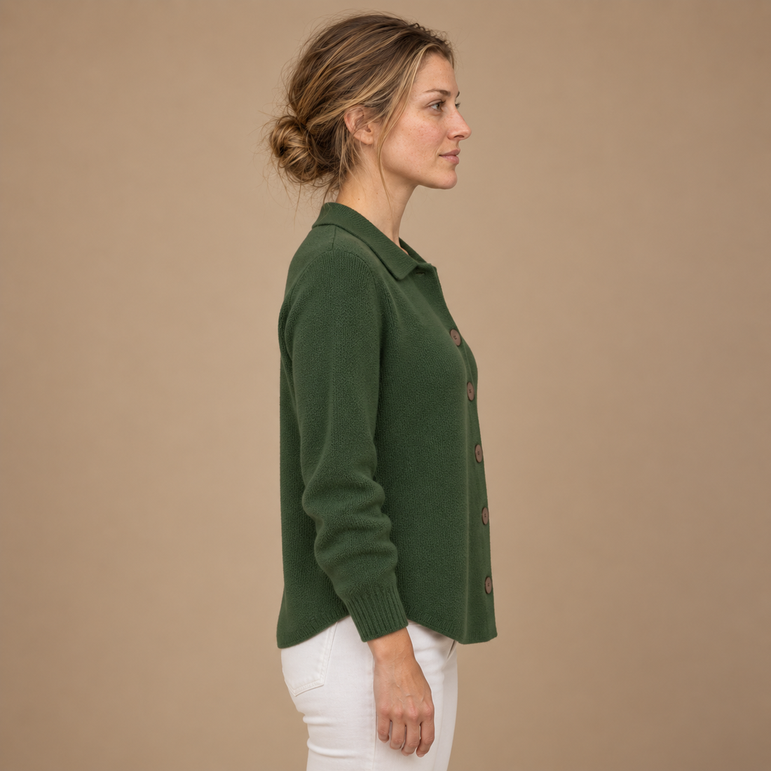 Strikbluse til dame med polokrave og knapper