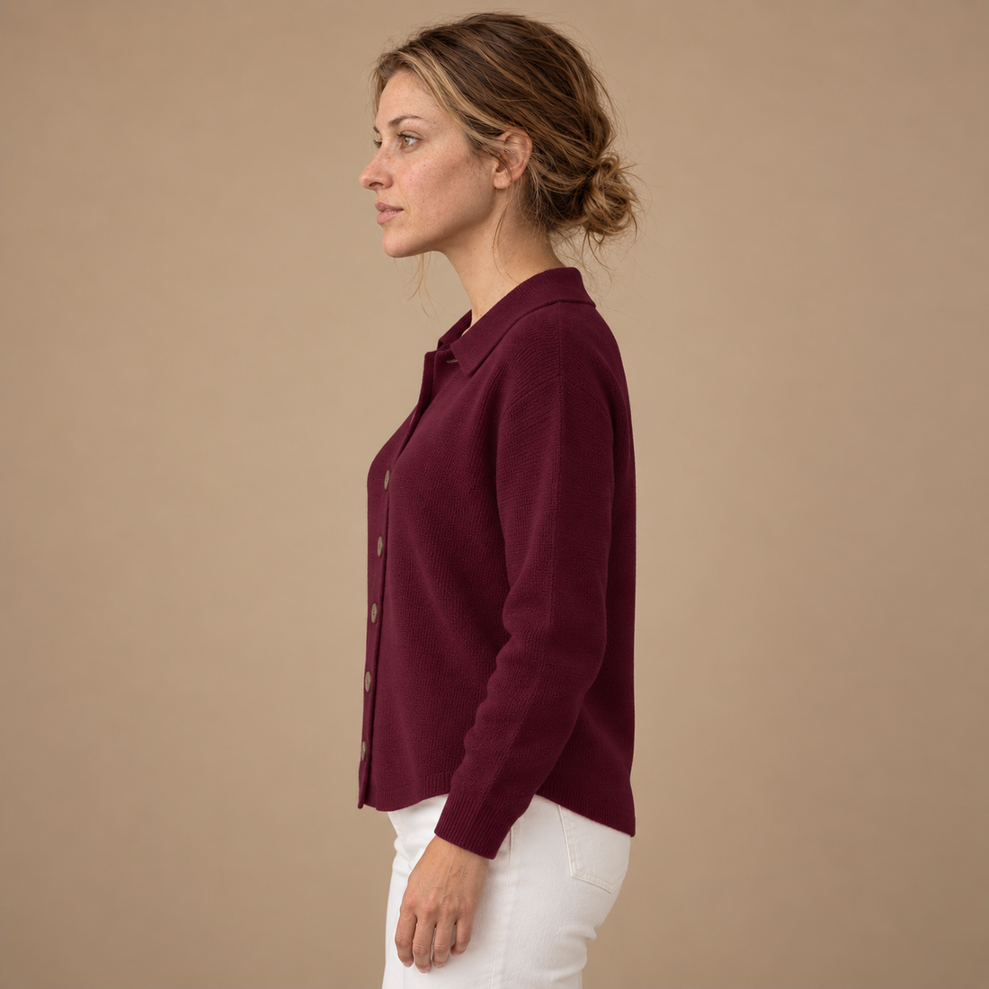 Strikbluse til dame med polokrave og knapper
