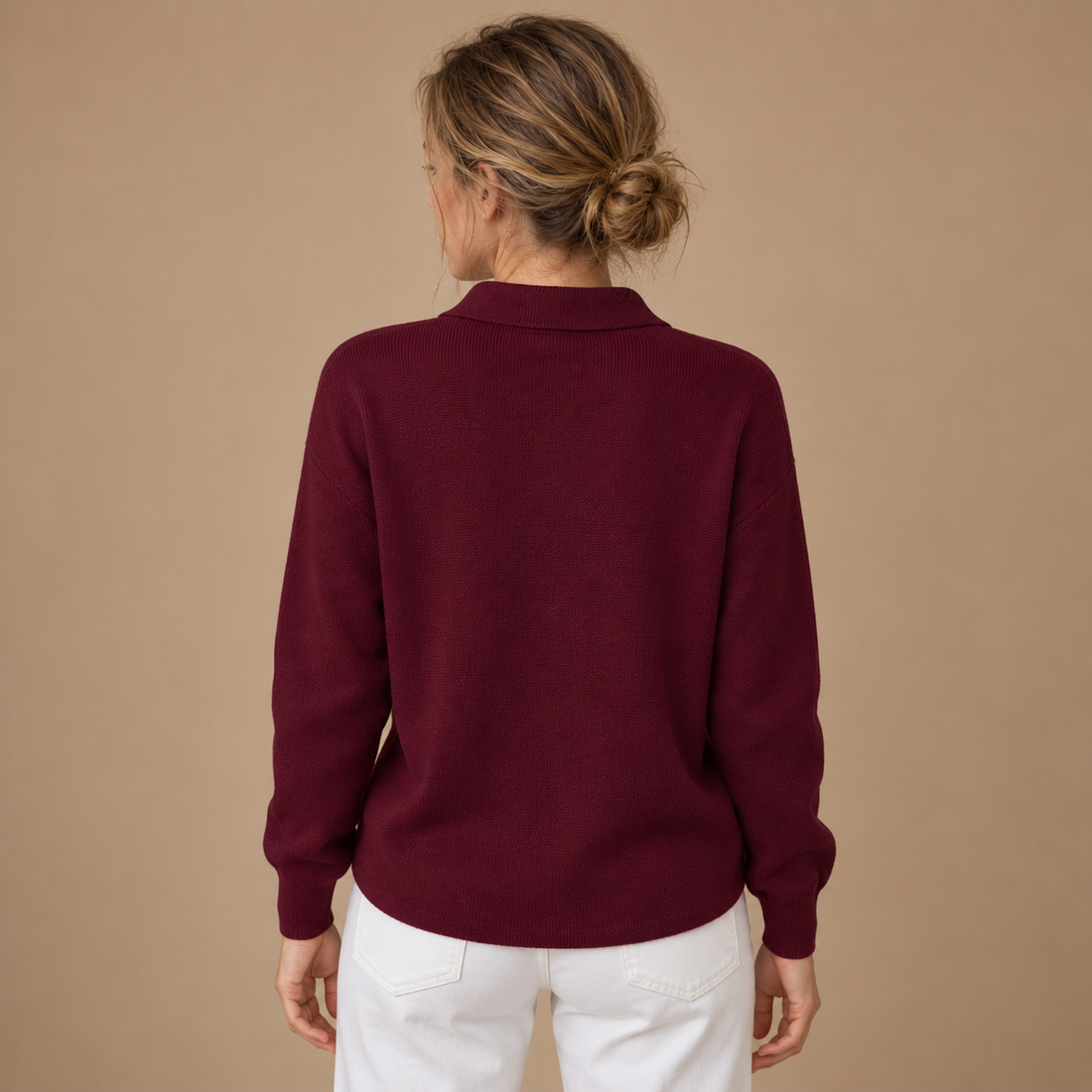 Strikbluse til dame med polokrave og knapper