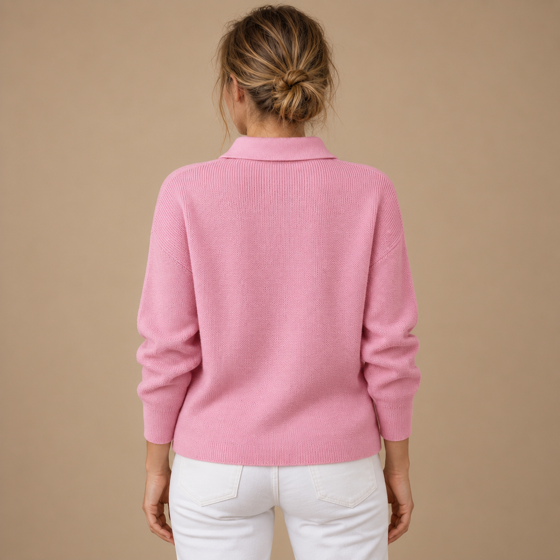 Strikbluse til dame med polokrave og knapper