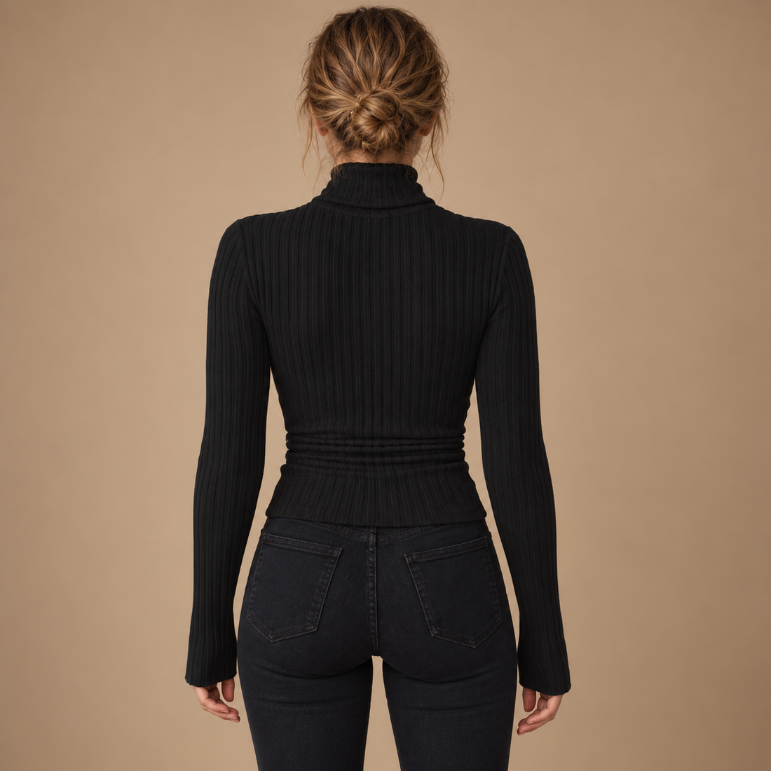 Ribstrikket rullekravesweater til dame med smal pasform