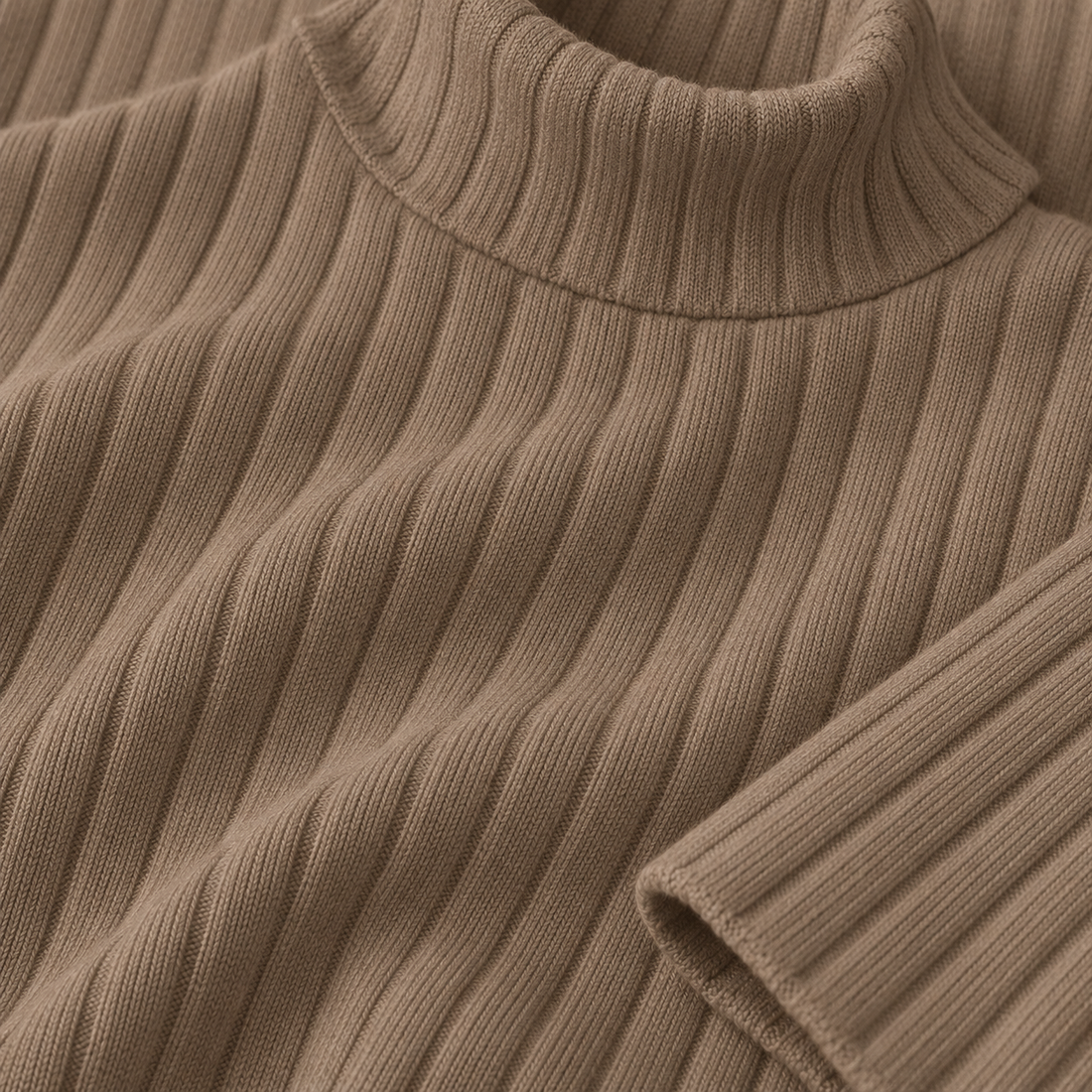 Ribstrikket rullekravesweater til dame med smal pasform