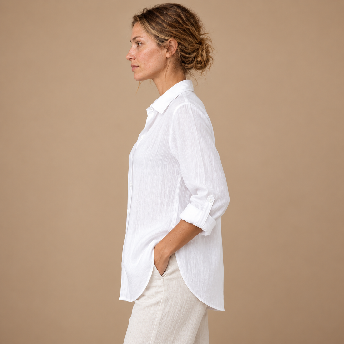 Skjortebluse til dame med nedfaldende krave