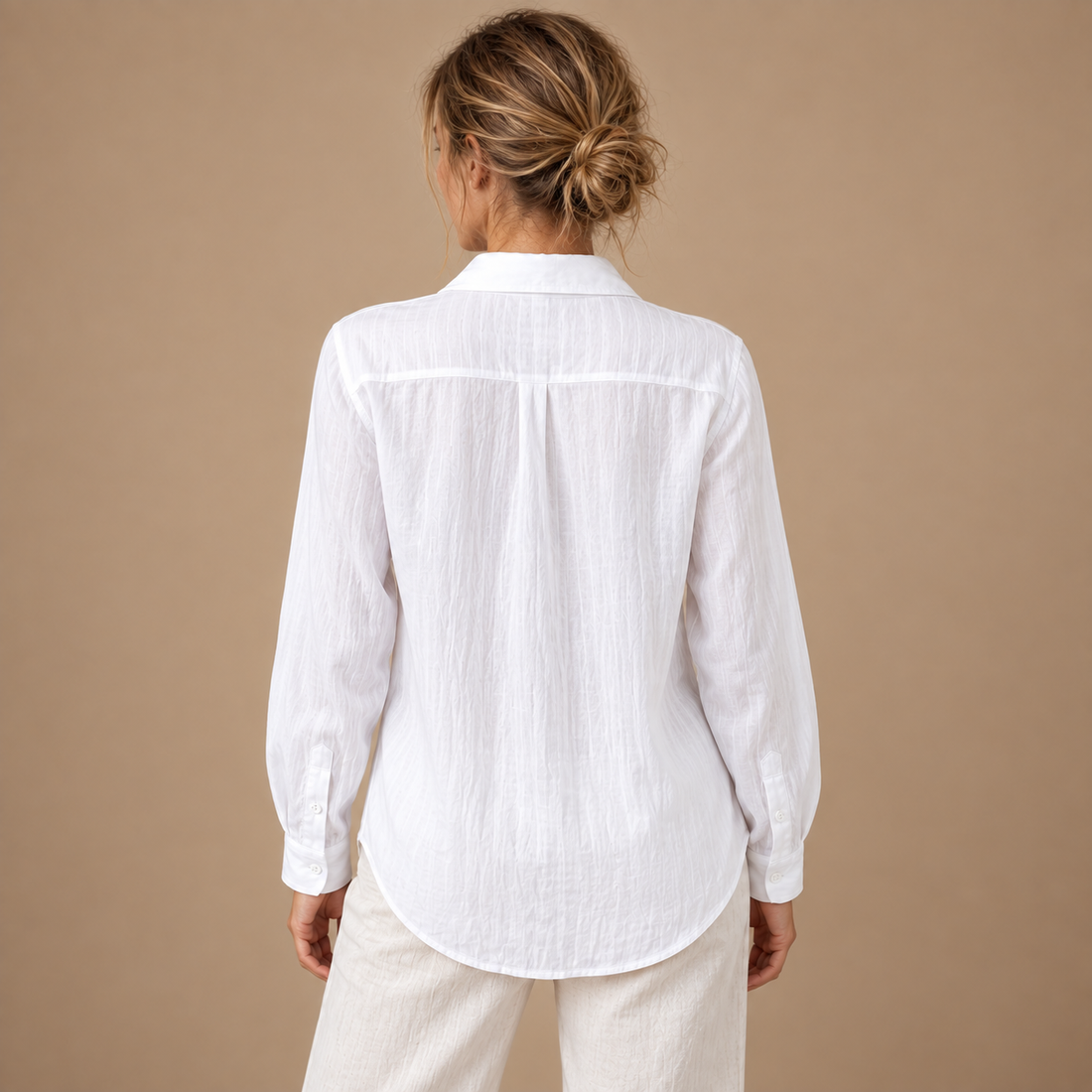 Skjortebluse til dame med nedfaldende krave