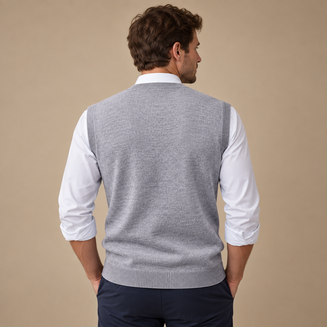 Finstrikket herresweater med V-hals