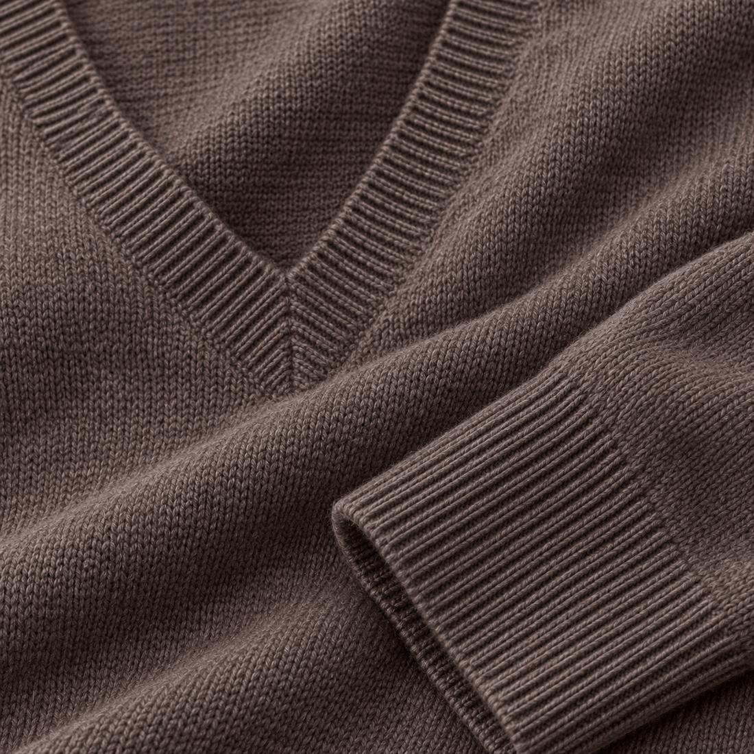 Finstrikket herresweater med V-hals