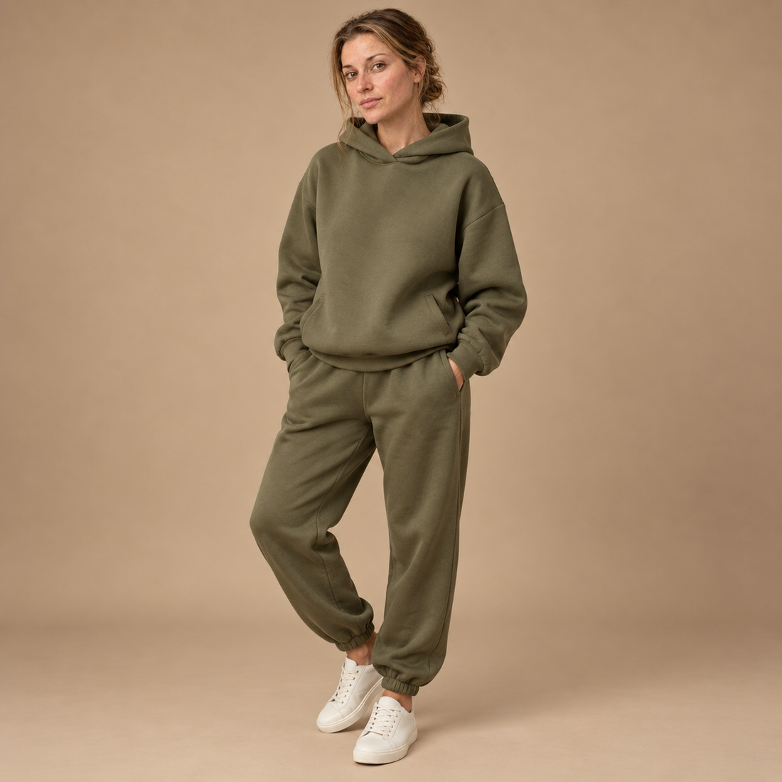 Loungesæt til dame med hættetrøje og joggingbukser