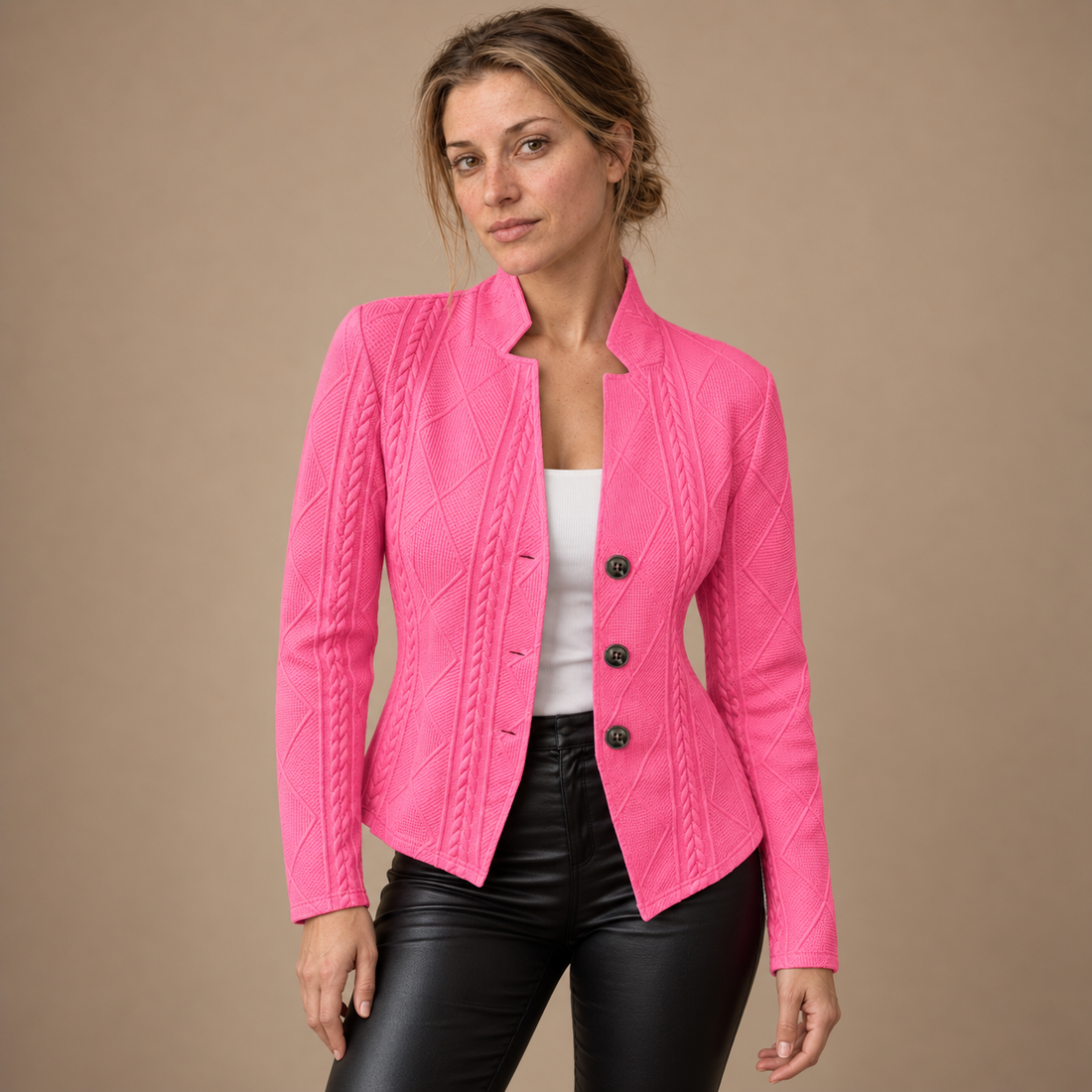 Kabelstrikket blazer til dame med høj krave