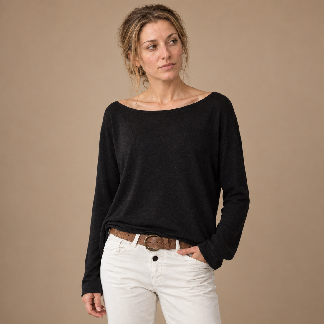 Strikket damesweater med bådudskæring