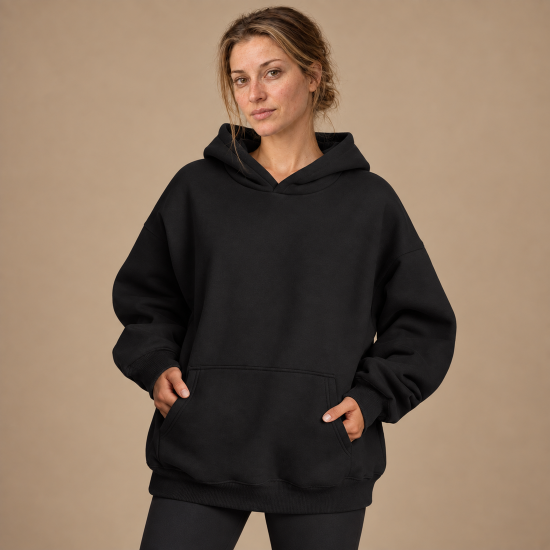 Oversized hættetrøje til dame med kængurulomme