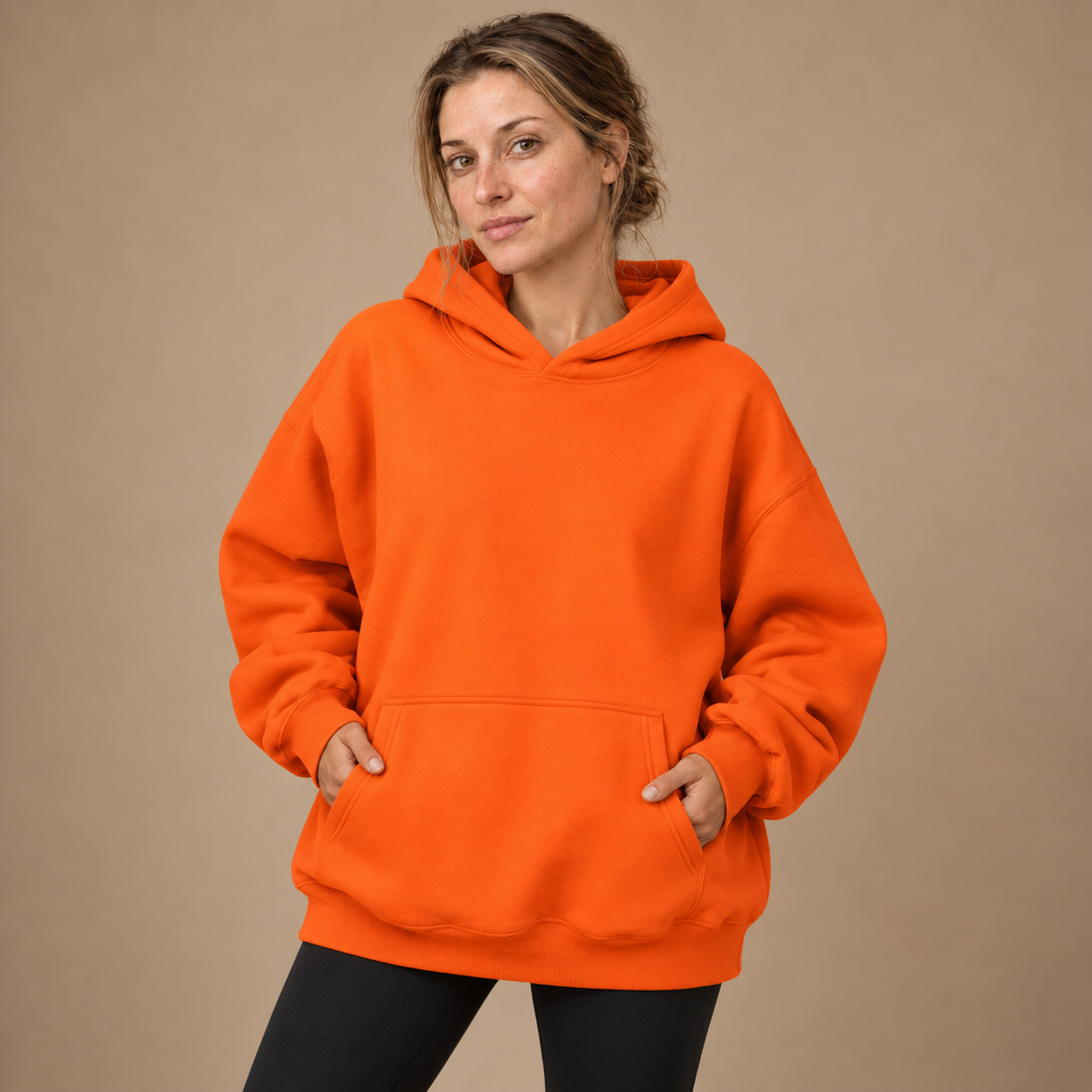 Oversized hættetrøje til dame med kængurulomme