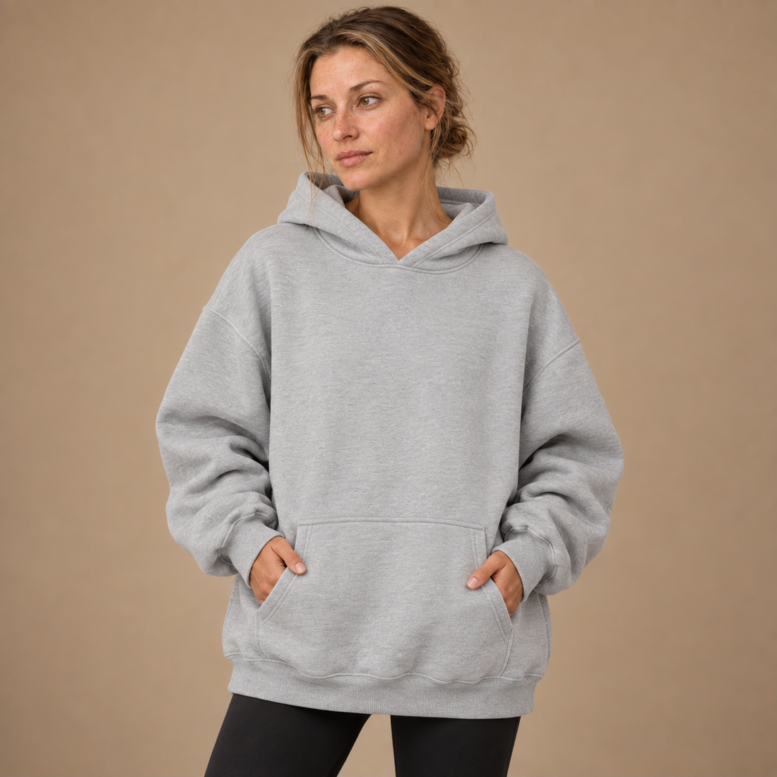 Oversized hættetrøje til dame med kængurulomme