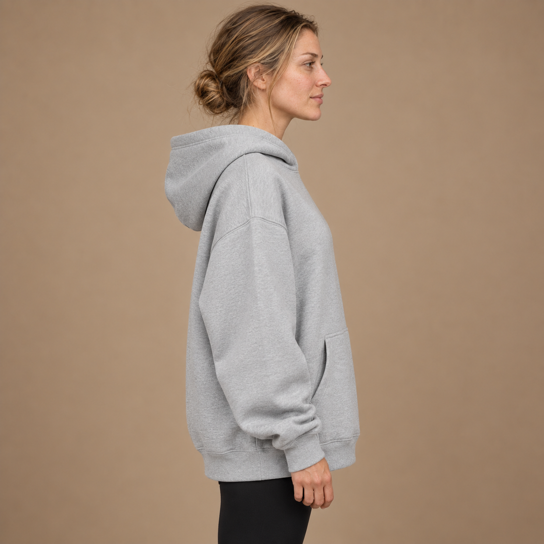 Oversized hættetrøje til dame med kængurulomme