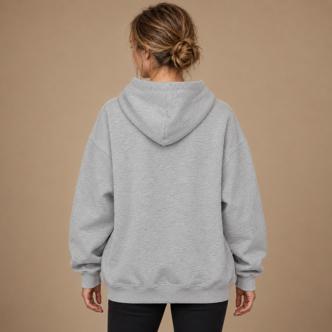 Oversized hættetrøje til dame med kængurulomme