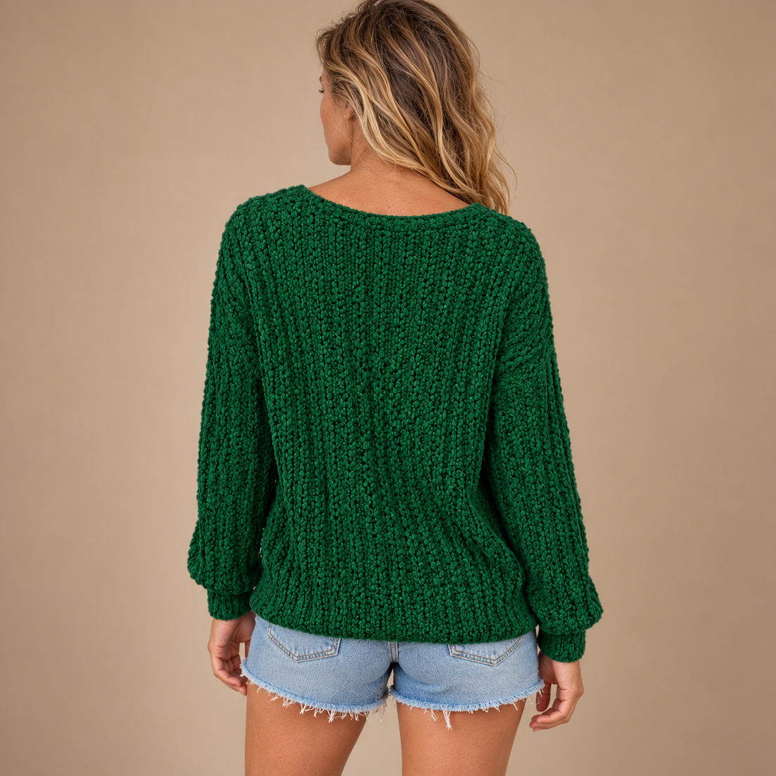 Hæklet sweater til dame med dyb V-hals