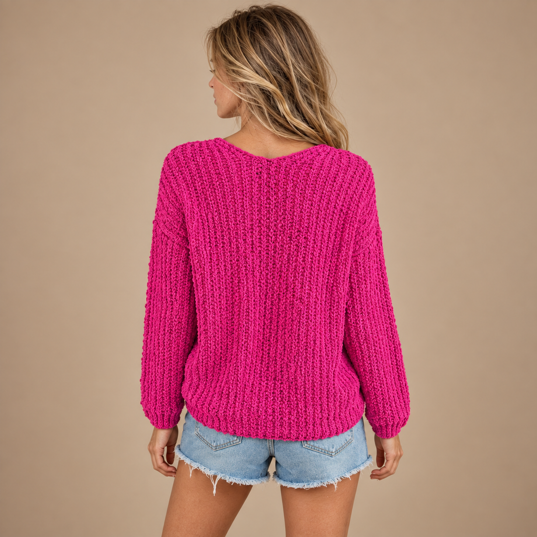 Hæklet sweater til dame med dyb V-hals