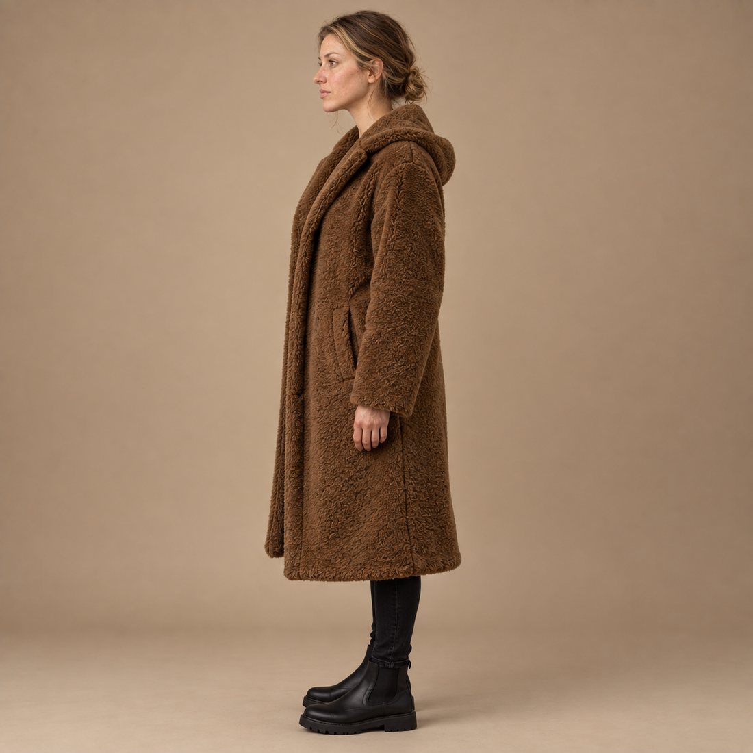 Teddyfrakke til dame med hætte og sidelommer