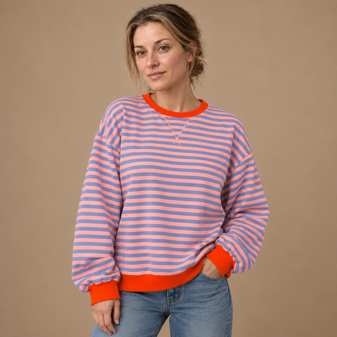 Sweatshirt til dame med striber og kontrastkanter