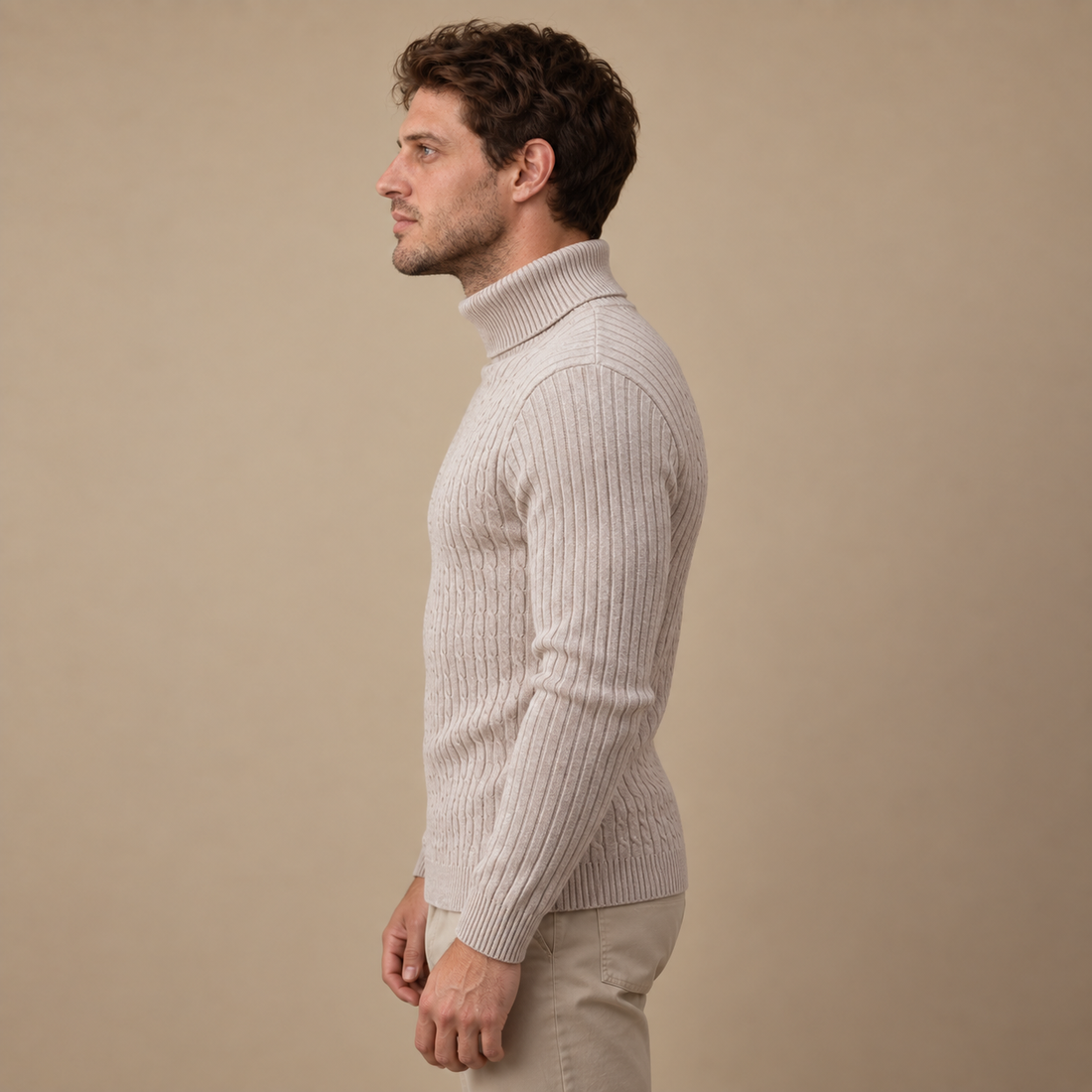 Rullekravesweater til herre i kabelstrik