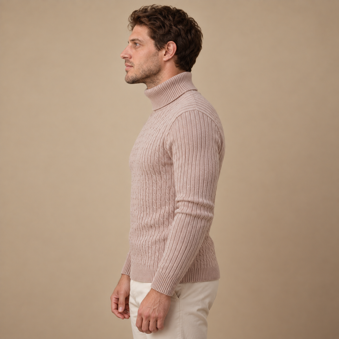 Rullekravesweater til herre i kabelstrik