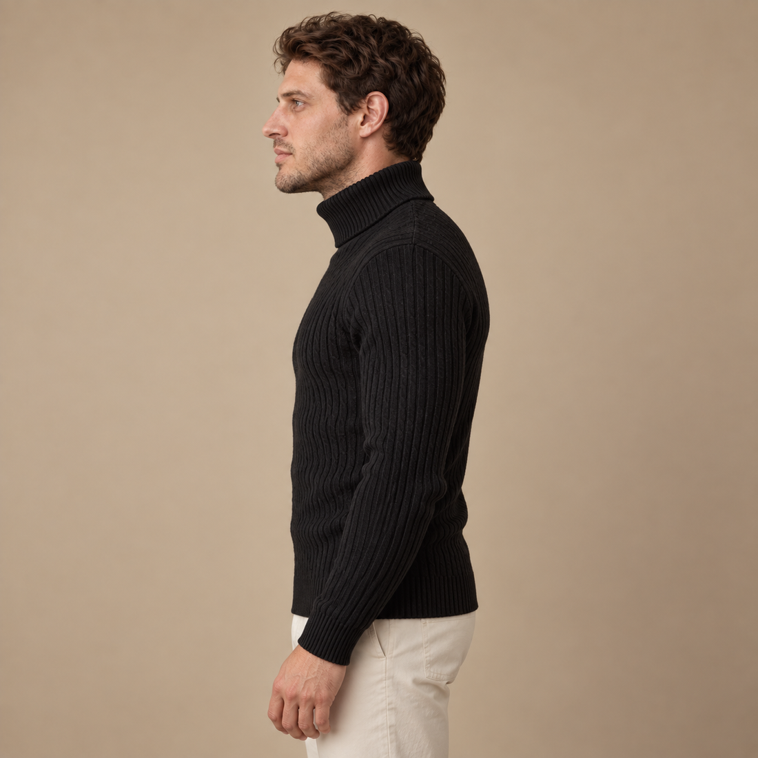 Rullekravesweater til herre i kabelstrik