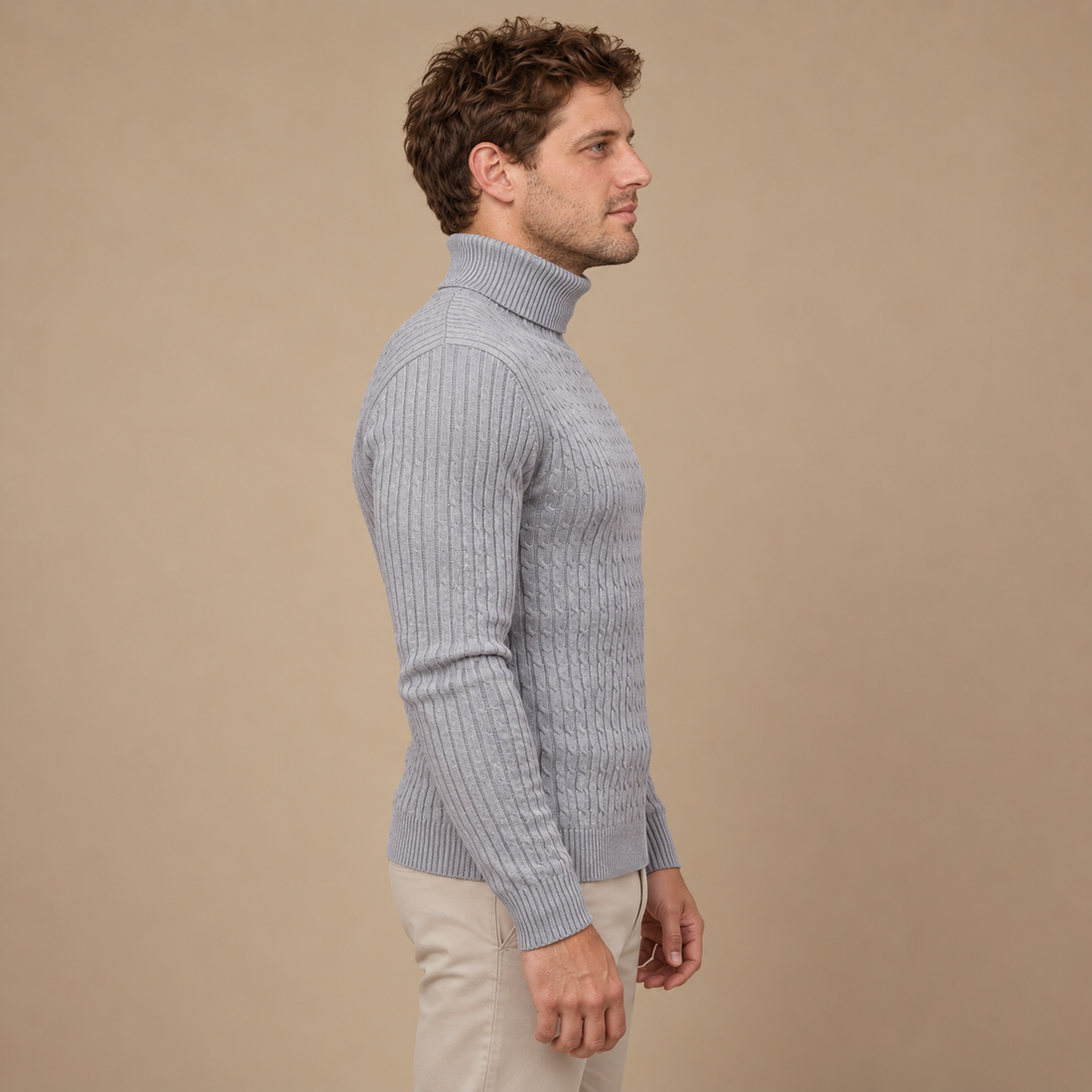 Rullekravesweater til herre i kabelstrik