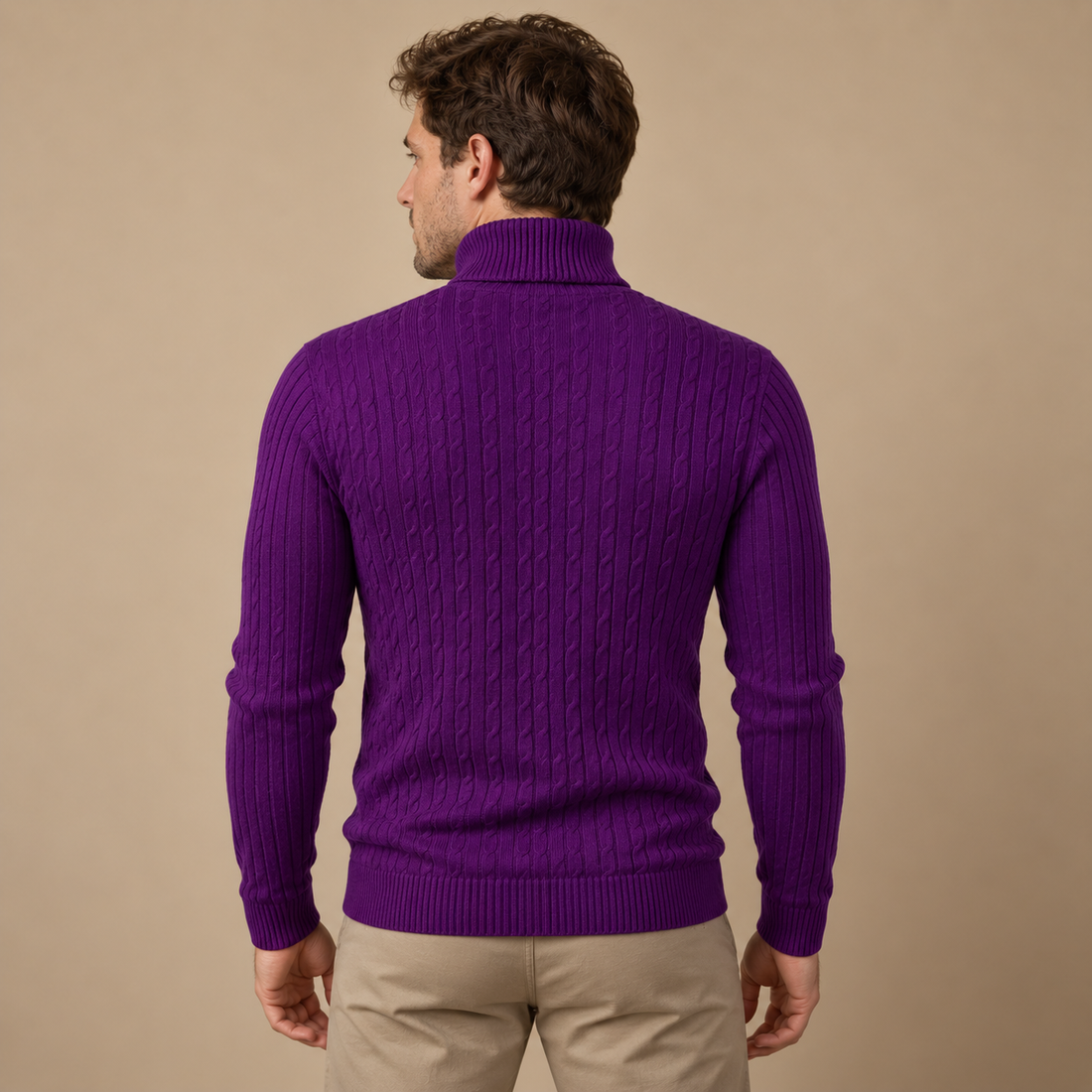 Rullekravesweater til herre i kabelstrik