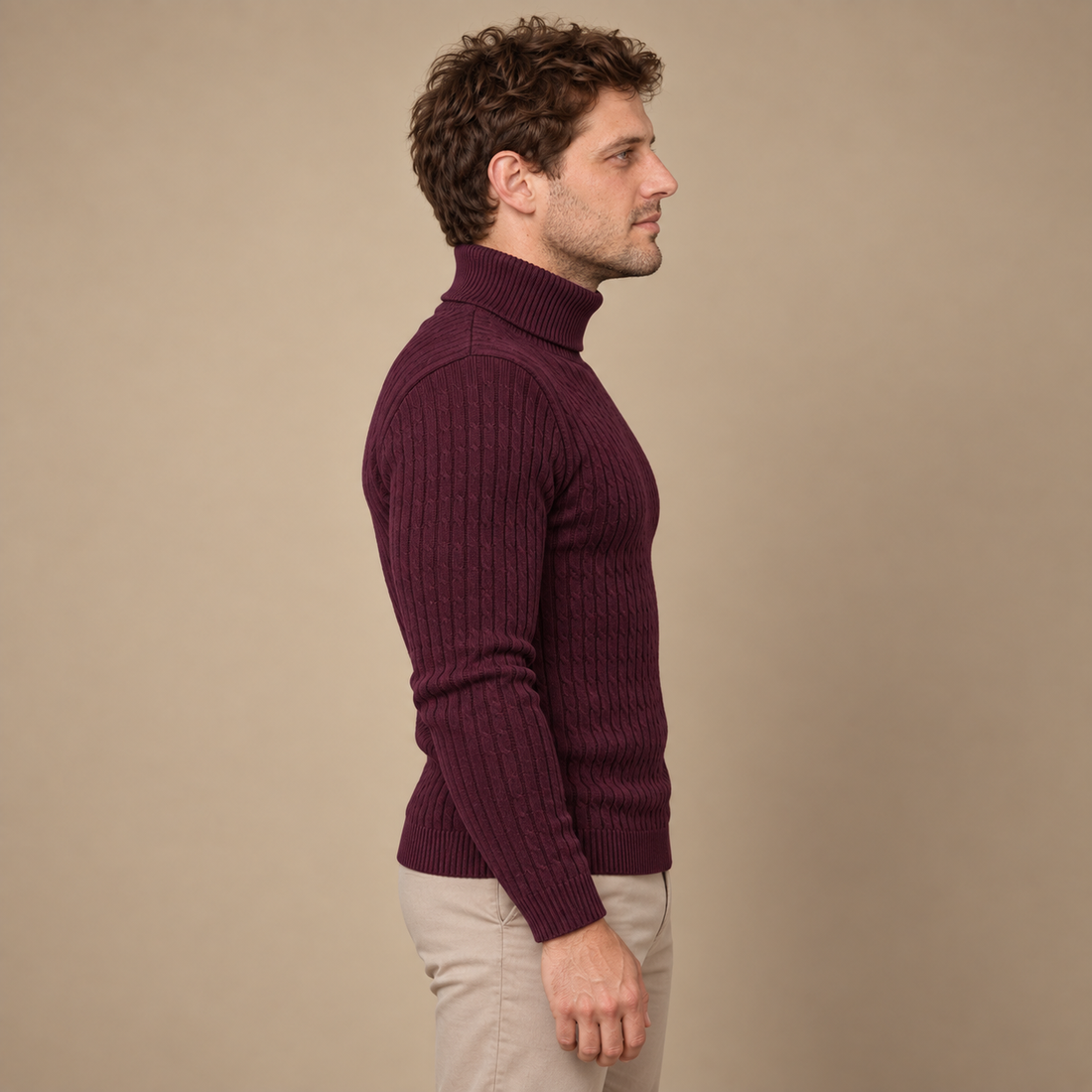 Rullekravesweater til herre i kabelstrik