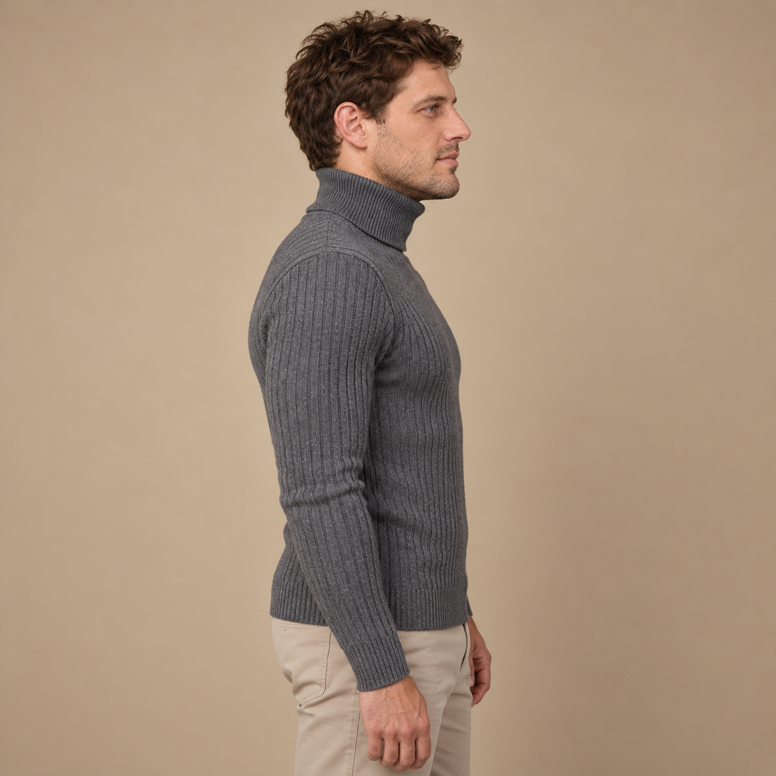 Rullekravesweater til herre i kabelstrik