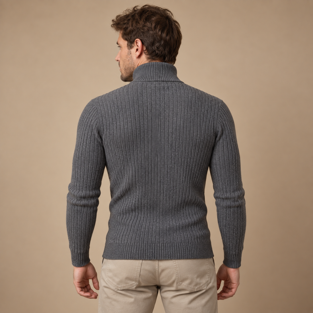 Rullekravesweater til herre i kabelstrik