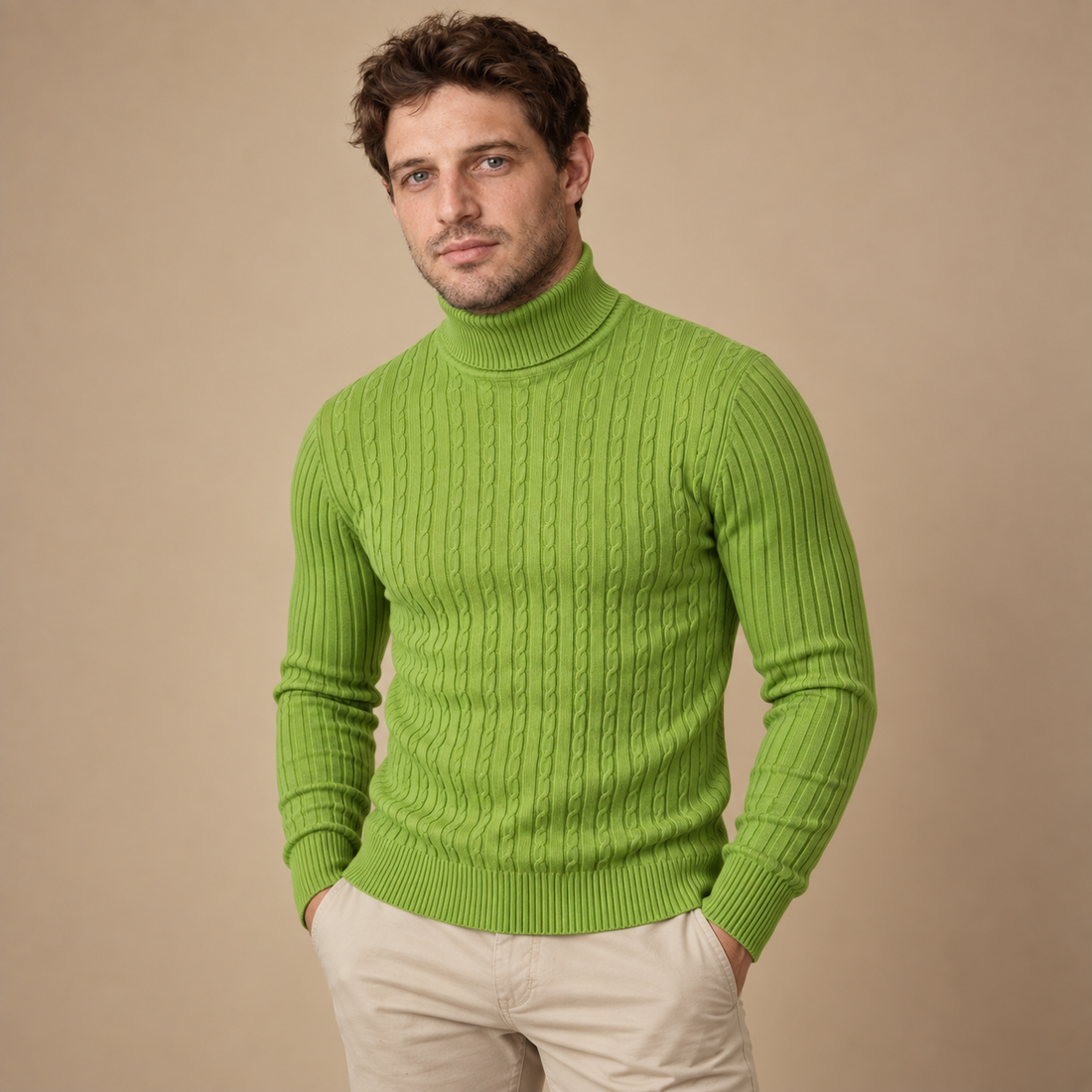 Rullekravesweater til herre i kabelstrik