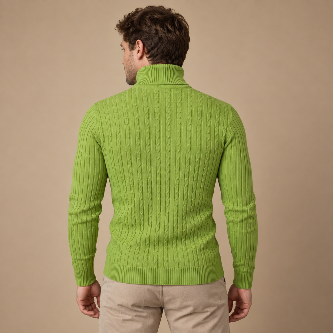 Rullekravesweater til herre i kabelstrik