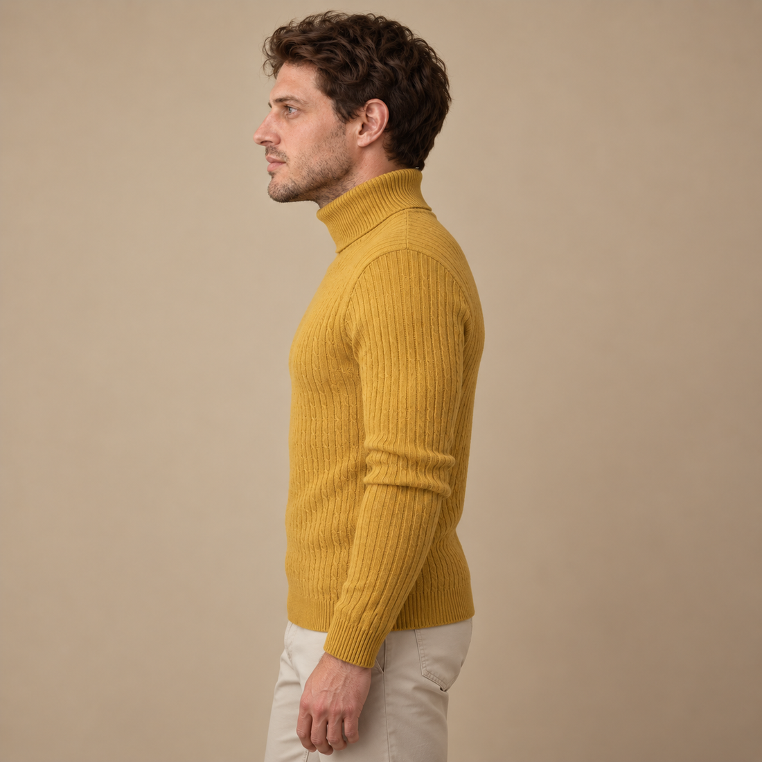 Rullekravesweater til herre i kabelstrik
