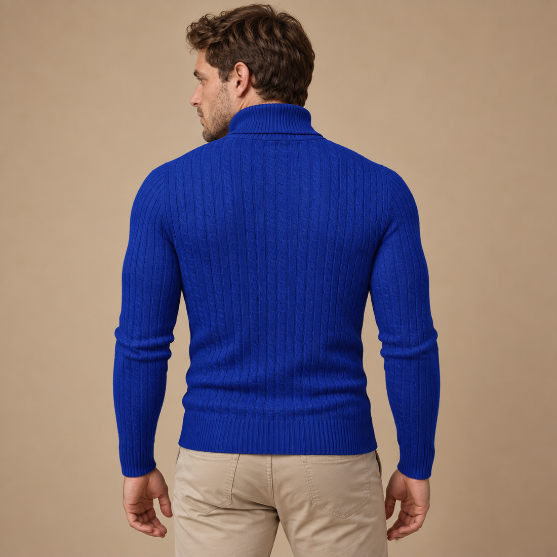 Rullekravesweater til herre i kabelstrik