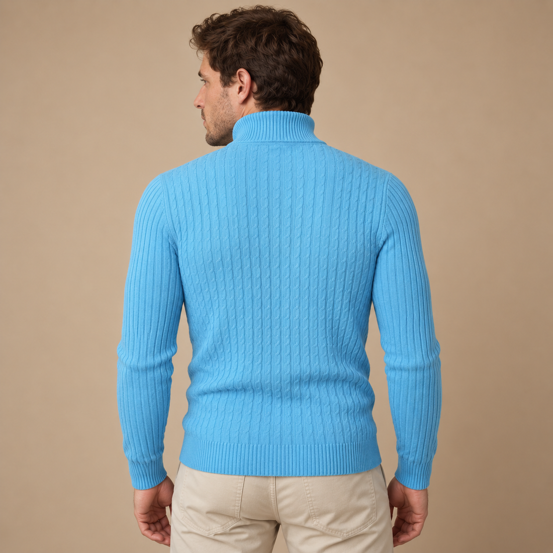 Rullekravesweater til herre i kabelstrik
