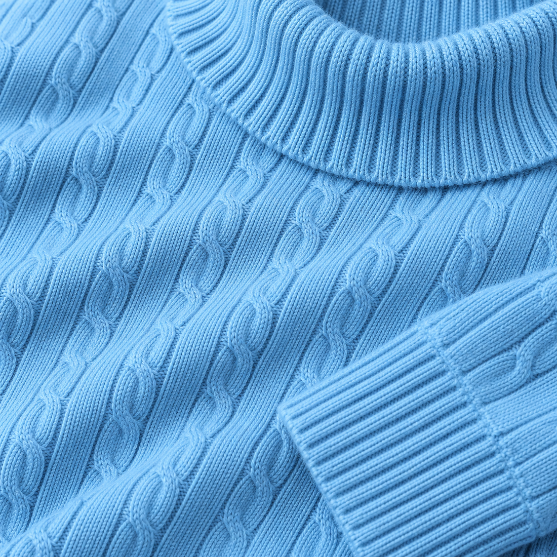 Rullekravesweater til herre i kabelstrik