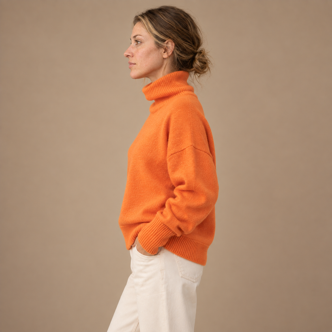 Rullekravesweater til dame med slank pasform