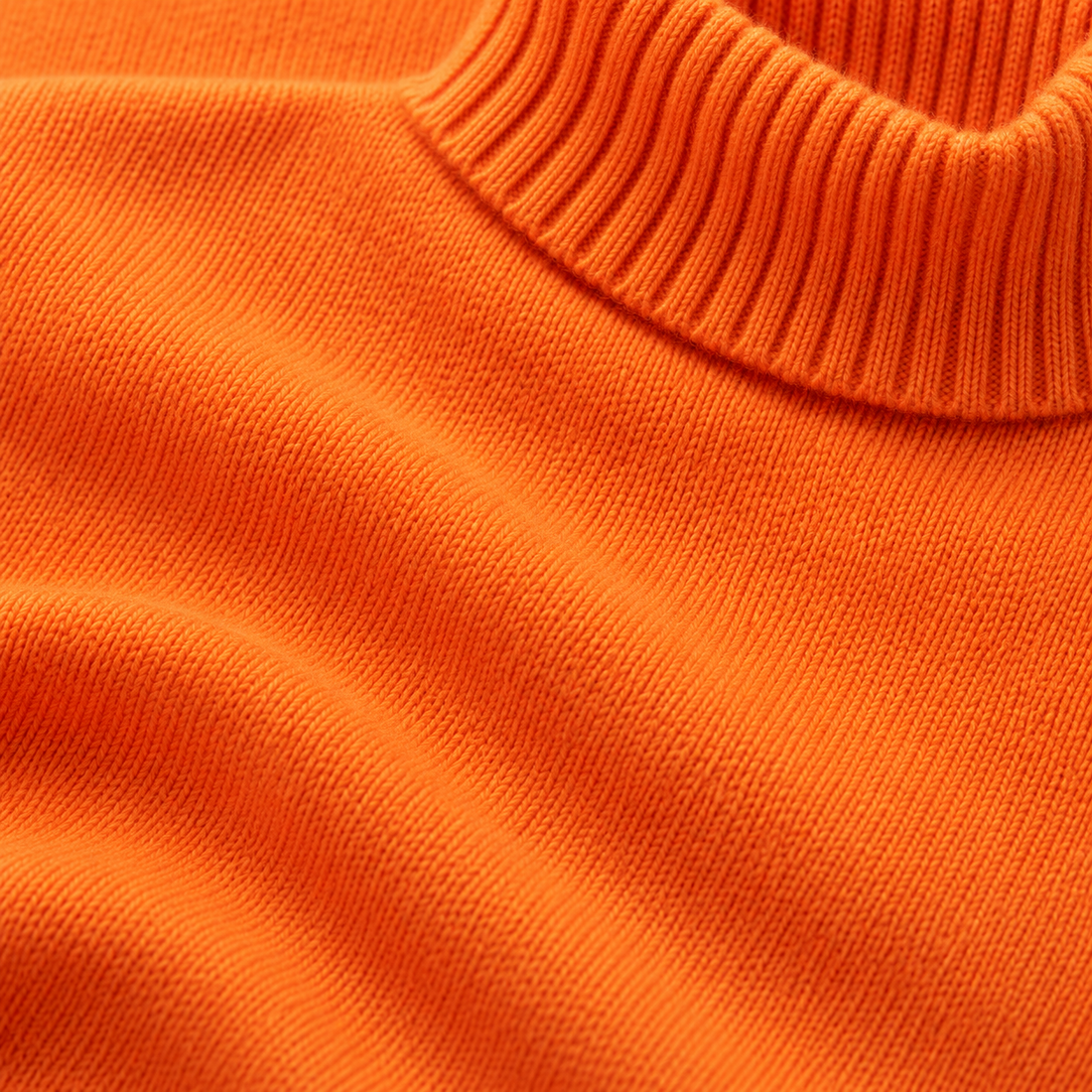 Rullekravesweater til dame med slank pasform
