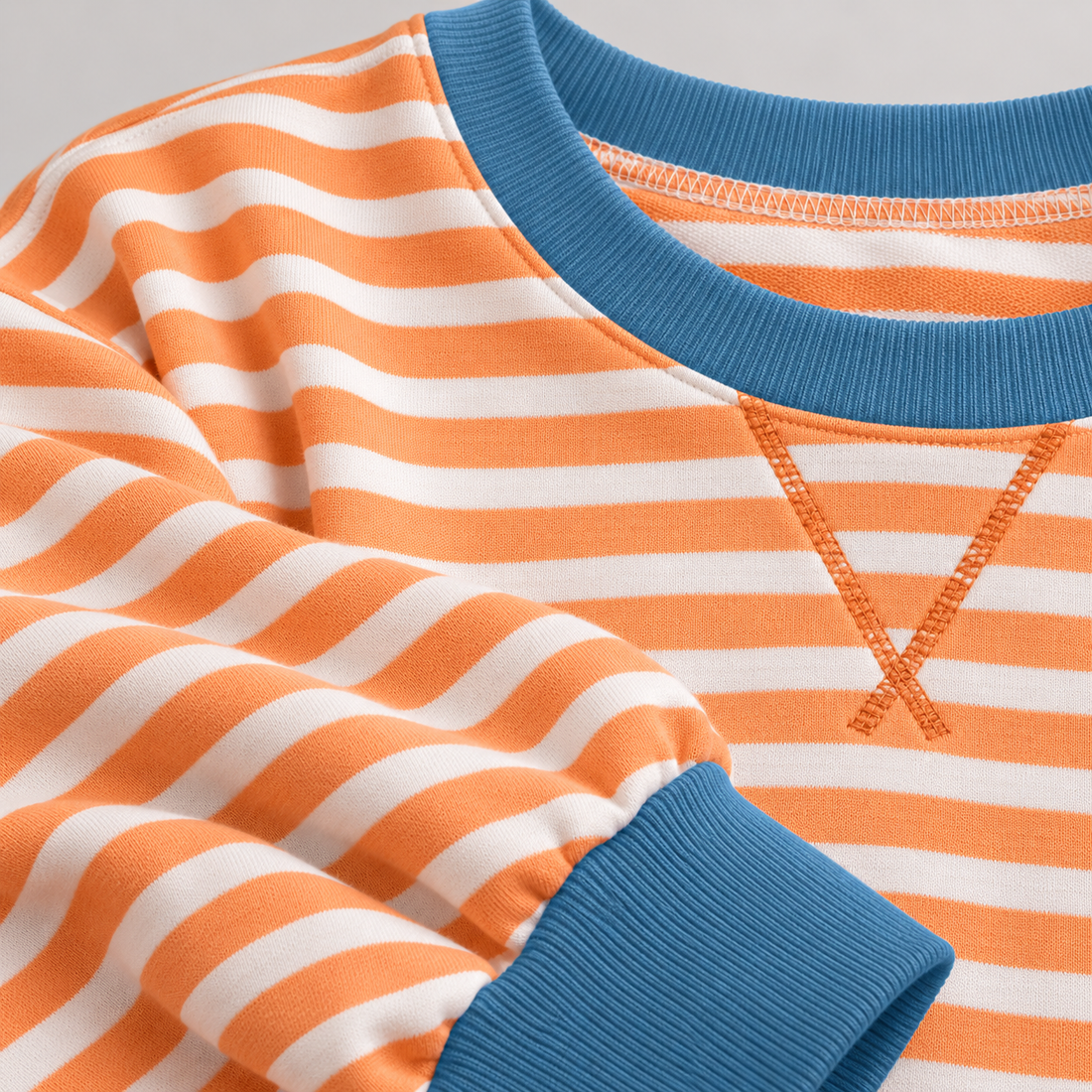 Oversized sweatshirt til dame med retrostriber