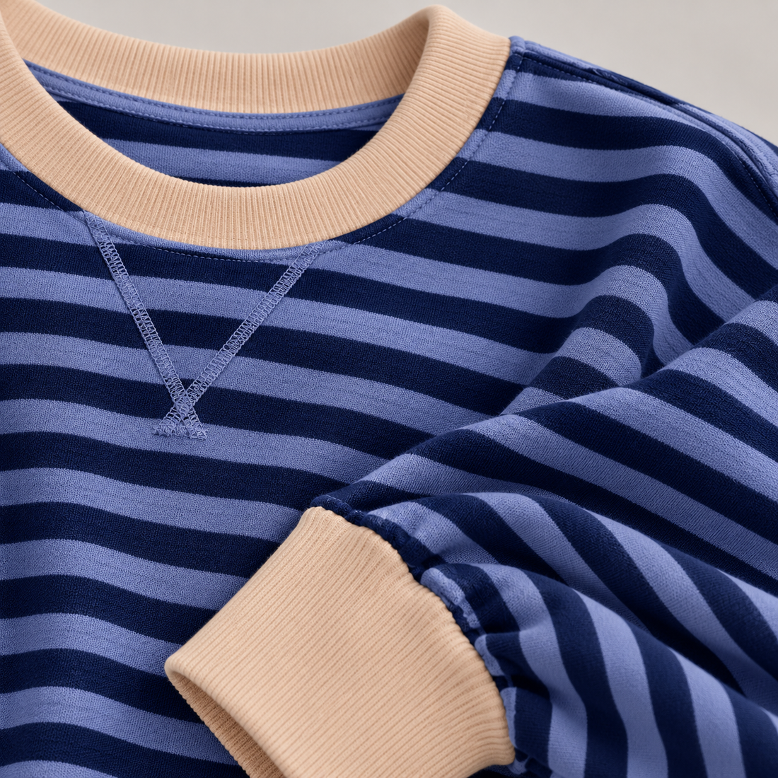 Oversized sweatshirt til dame med retrostriber