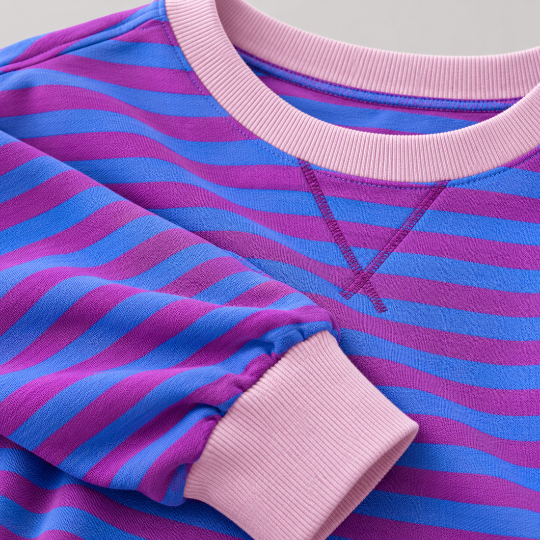 Oversized sweatshirt til dame med retrostriber
