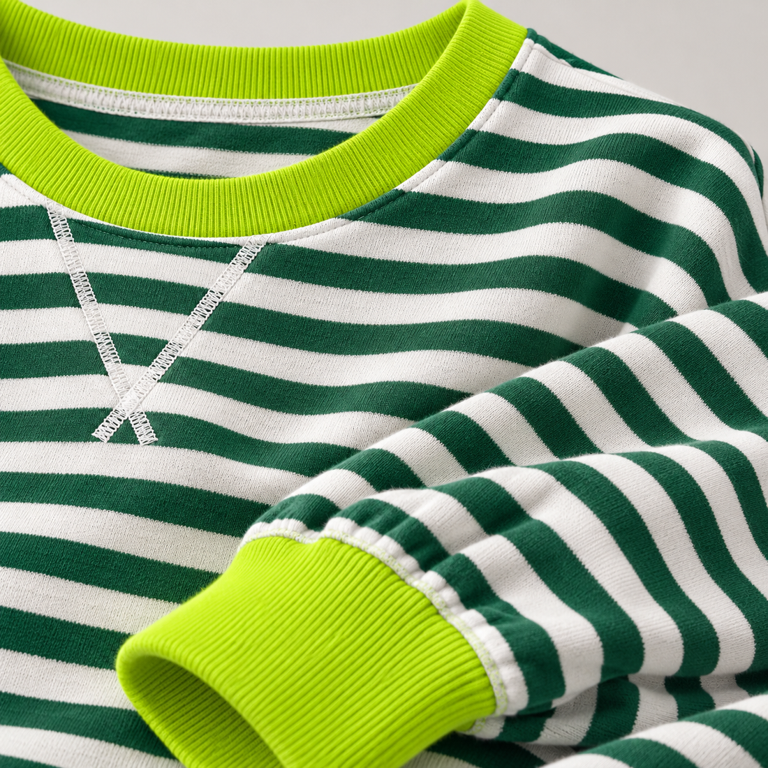 Oversized sweatshirt til dame med retrostriber